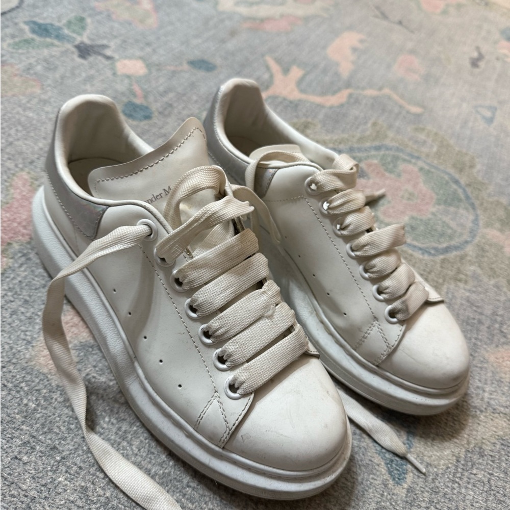 Alexander McQueen White Sneakers with Smooth Leather and Minimalist Design